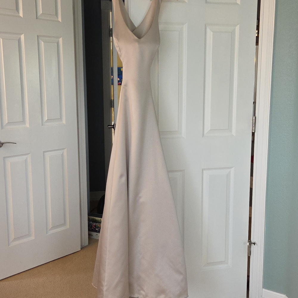 Designer vintage dress. Jim Hjelm Occasions champagne color